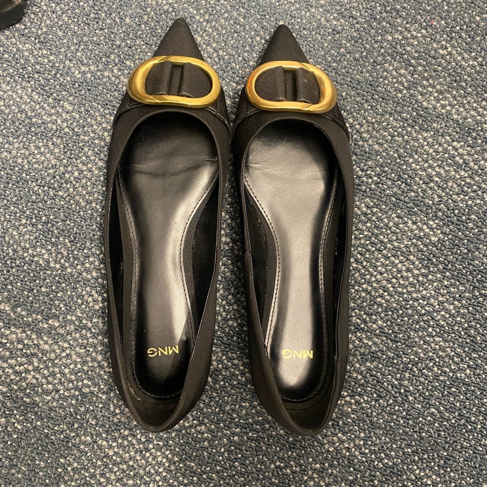 mango flat gold and black stain material